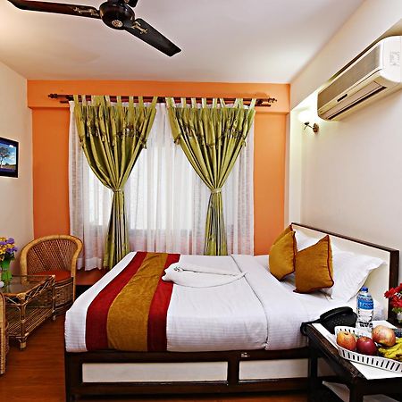 Hotel Pleasure Home Kathmandu Esterno foto