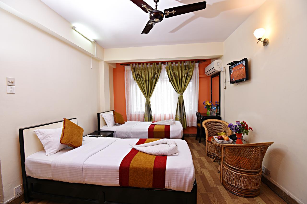 Hotel Pleasure Home Kathmandu Esterno foto