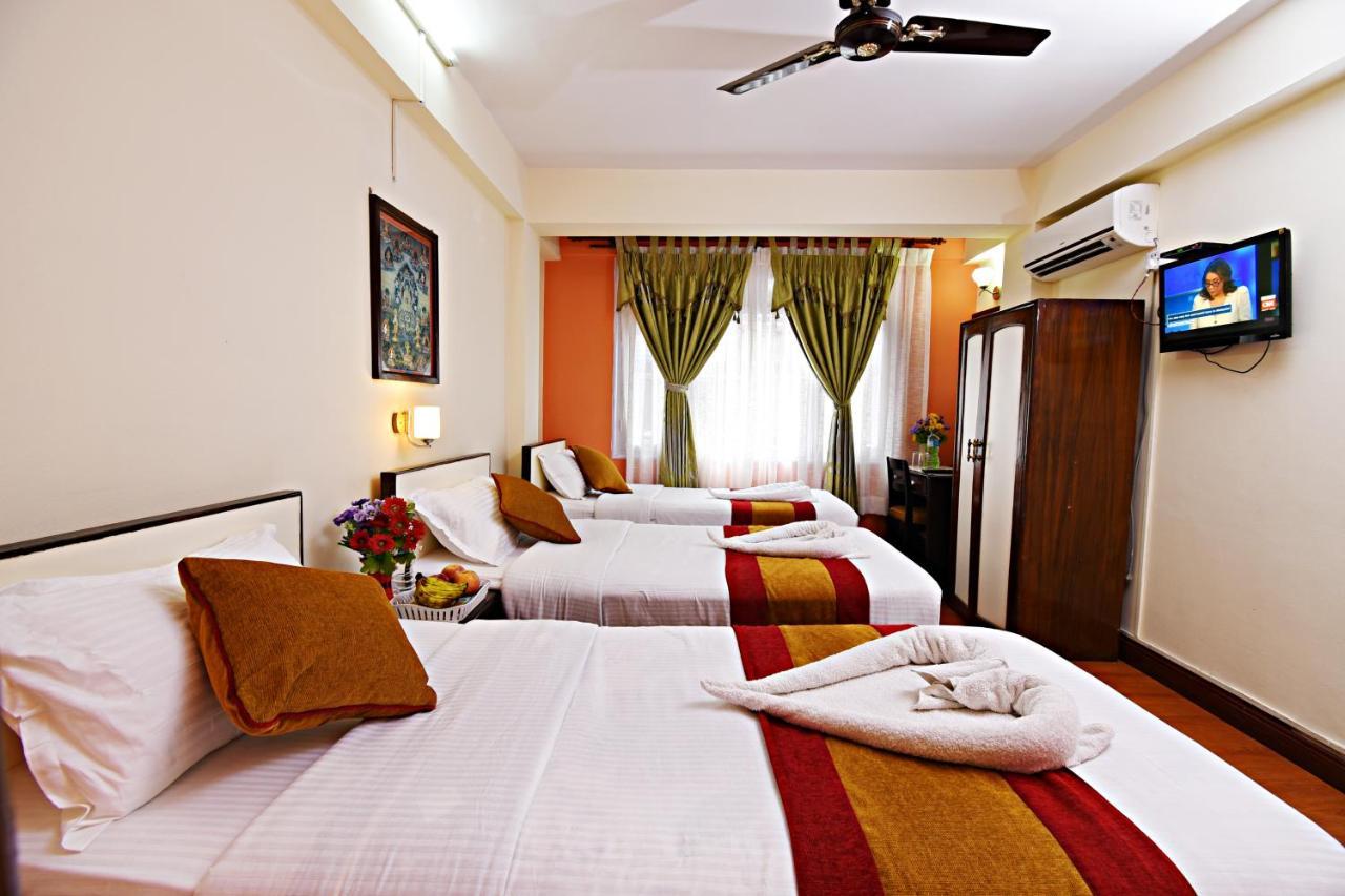 Hotel Pleasure Home Kathmandu Esterno foto