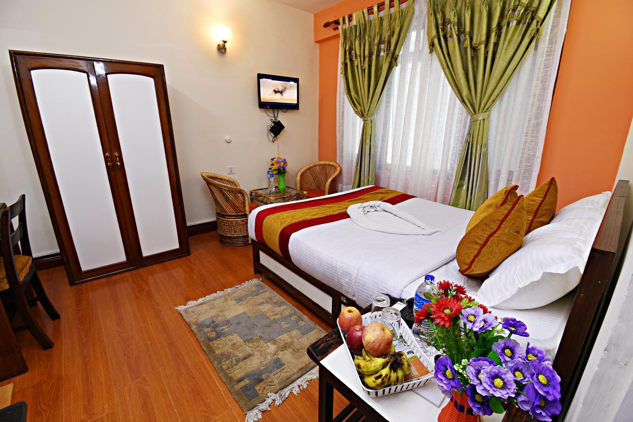 Hotel Pleasure Home Kathmandu Esterno foto