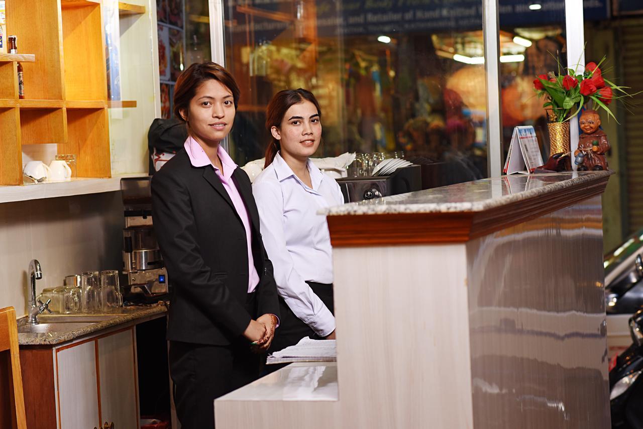 Hotel Pleasure Home Kathmandu Esterno foto