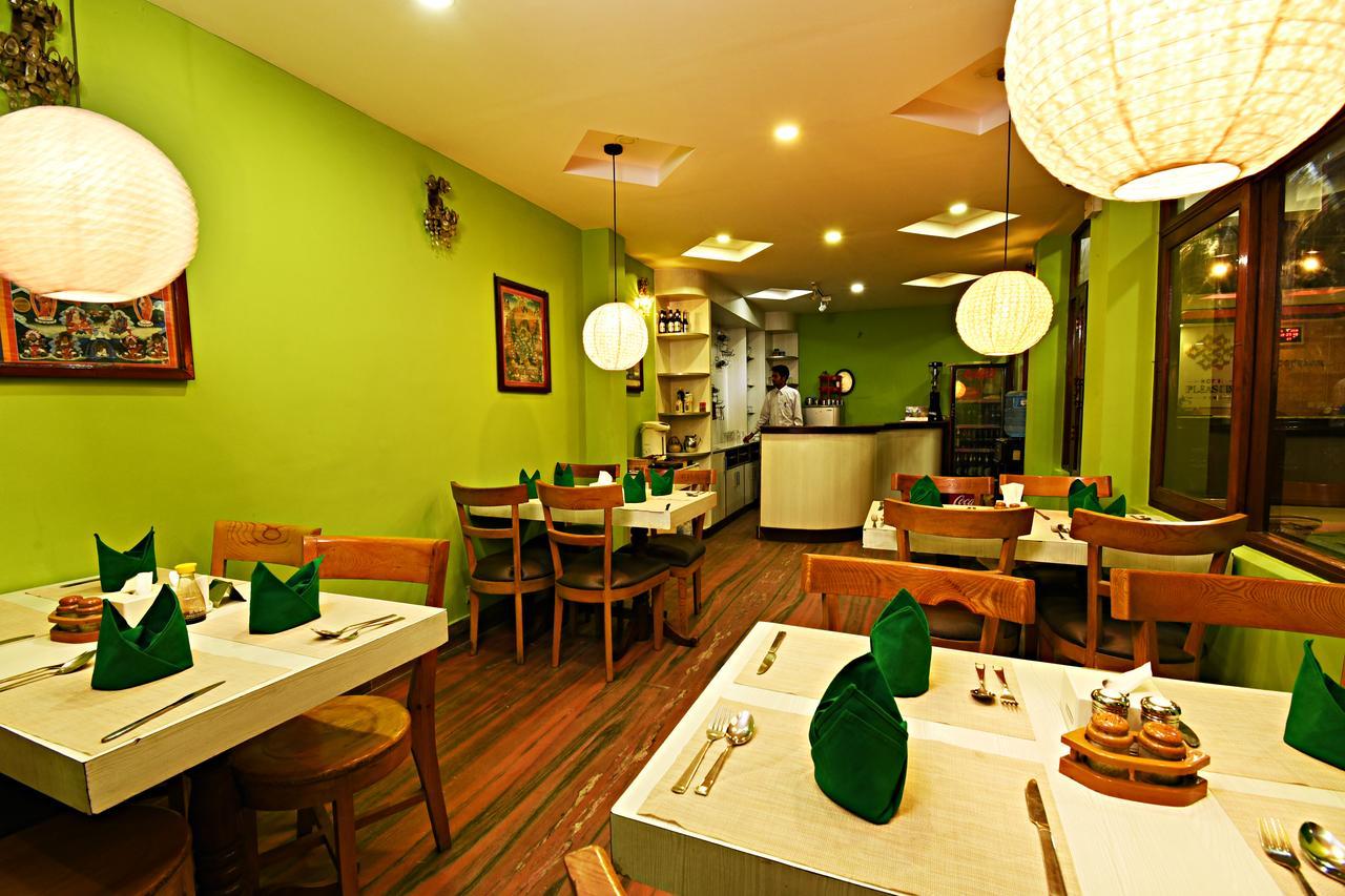 Hotel Pleasure Home Kathmandu Esterno foto