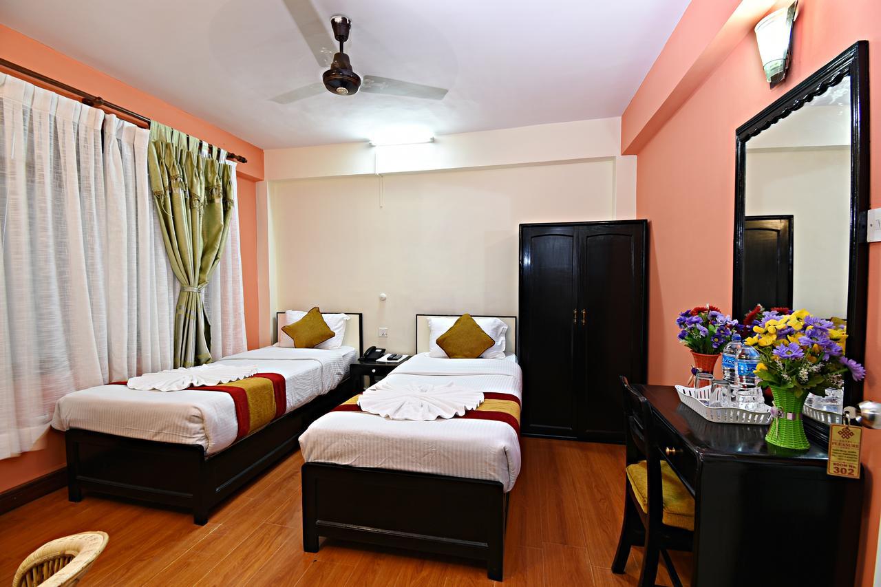 Hotel Pleasure Home Kathmandu Esterno foto