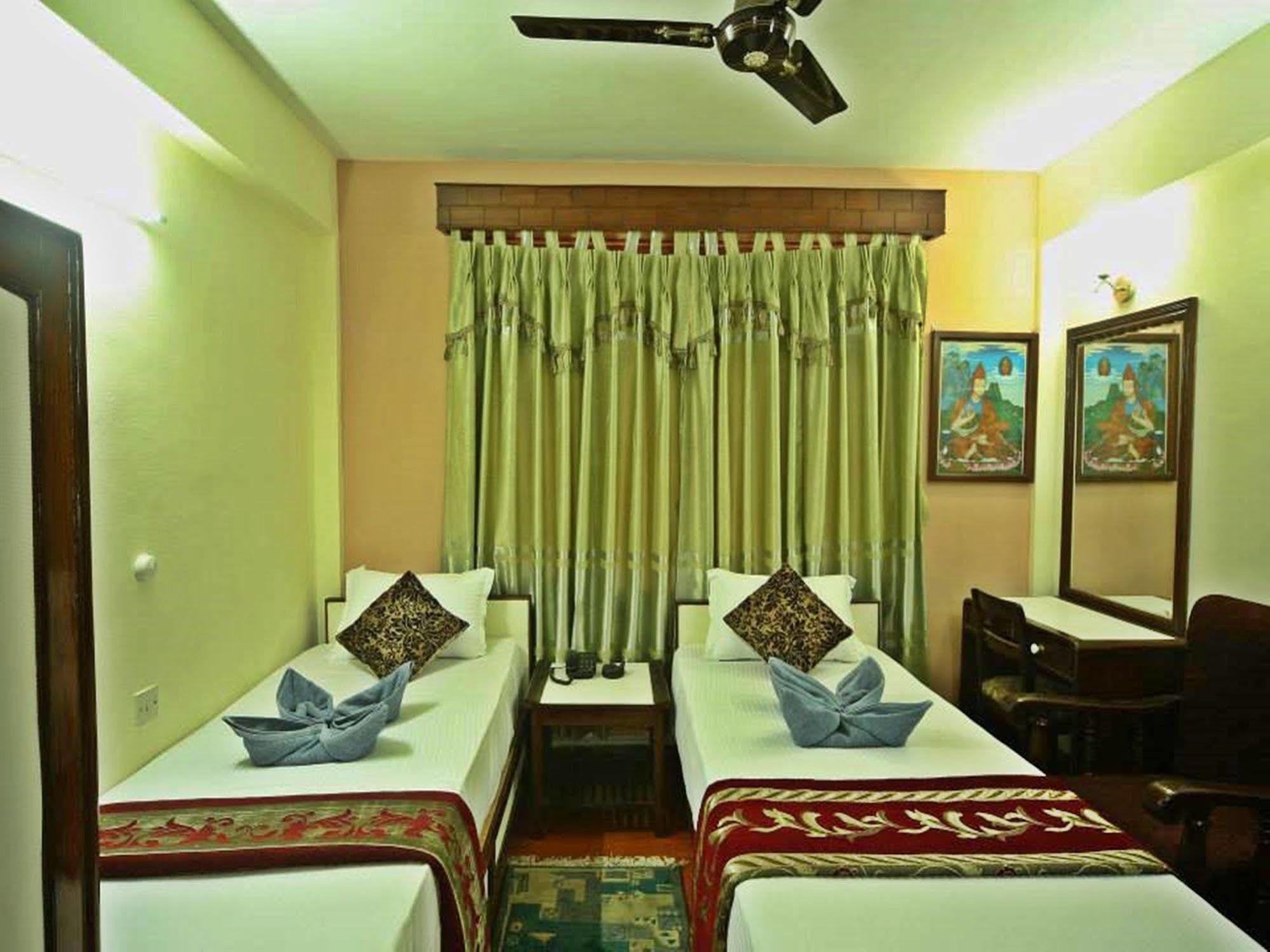 Hotel Pleasure Home Kathmandu Esterno foto