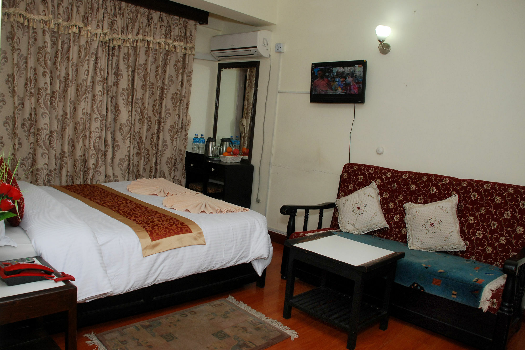 Hotel Pleasure Home Kathmandu Esterno foto